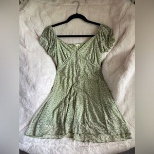 Women’s Green Floral dress size medium Daisy Pattern